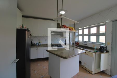 Casa para alugar com 530m², 3 quartos e 13 vagasCozinha