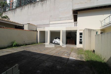 Casa para alugar com 530m², 3 quartos e 13 vagasFundos da casa