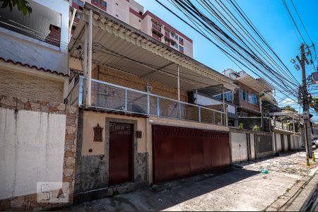 Casa para alugar com 200m², 4 quartos e 2 vagas Casa para alugar com 200m², 4 quartos e 2 vagasFachada