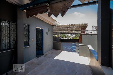 Casa para alugar com 200m², 4 quartos e 2 vagas Casa para alugar com 200m², 4 quartos e 2 vagasTerraço