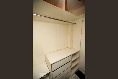 Casa para alugar com 200m², 4 quartos e 2 vagas Casa para alugar com 200m², 4 quartos e 2 vagasCloset Suíte