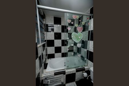 Casa para alugar com 200m², 4 quartos e 2 vagas Casa para alugar com 200m², 4 quartos e 2 vagasBanheiro da Suíte