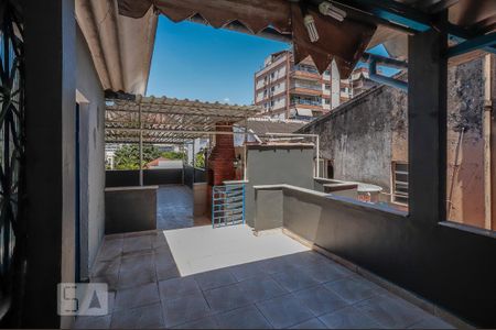 Casa para alugar com 200m², 4 quartos e 2 vagas Casa para alugar com 200m², 4 quartos e 2 vagasTerraço
