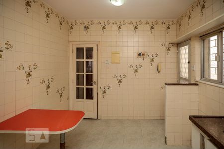 Casa para alugar com 200m², 4 quartos e 2 vagas Casa para alugar com 200m², 4 quartos e 2 vagasCozinha