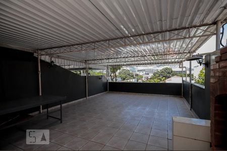 Casa para alugar com 200m², 4 quartos e 2 vagas Casa para alugar com 200m², 4 quartos e 2 vagasTerraço