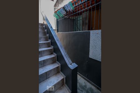 Casa para alugar com 200m², 4 quartos e 2 vagas Casa para alugar com 200m², 4 quartos e 2 vagasEscada Acesso ao 2º Andar
