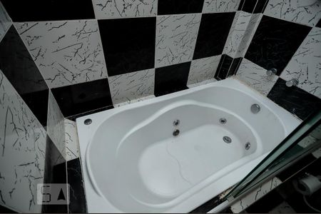Casa para alugar com 200m², 4 quartos e 2 vagas Casa para alugar com 200m², 4 quartos e 2 vagasBanheiro da Suíte