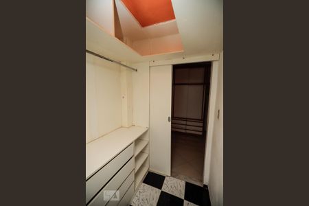 Casa para alugar com 200m², 4 quartos e 2 vagas Casa para alugar com 200m², 4 quartos e 2 vagasCloset Suíte