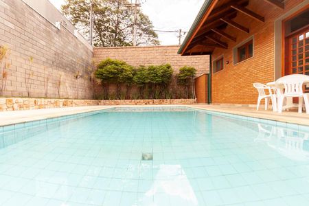 Casa de condomínio à venda com 400m², 4 quartos e 2 vagas Casa de condomínio à venda com 400m², 4 quartos e 2 vagasÁrea comum - Piscina