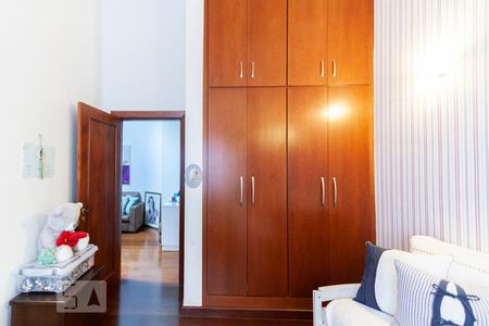 Casa de condomínio à venda com 400m², 4 quartos e 2 vagas Casa de condomínio à venda com 400m², 4 quartos e 2 vagasSuite 02