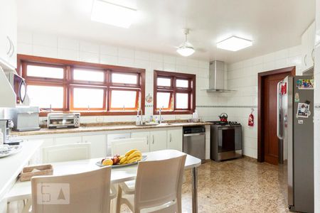 Casa de condomínio à venda com 400m², 4 quartos e 2 vagas Casa de condomínio à venda com 400m², 4 quartos e 2 vagasCozinha