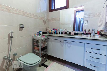 Casa de condomínio à venda com 400m², 4 quartos e 2 vagas Casa de condomínio à venda com 400m², 4 quartos e 2 vagasBanheiro suite