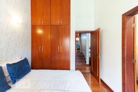 Casa de condomínio à venda com 400m², 4 quartos e 2 vagas Casa de condomínio à venda com 400m², 4 quartos e 2 vagasSuite 03