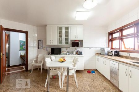 Casa de condomínio à venda com 400m², 4 quartos e 2 vagas Casa de condomínio à venda com 400m², 4 quartos e 2 vagasCozinha