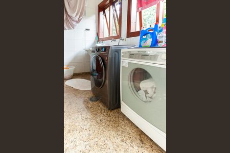 Casa de condomínio à venda com 400m², 4 quartos e 2 vagas Casa de condomínio à venda com 400m², 4 quartos e 2 vagasÁrea de serviço