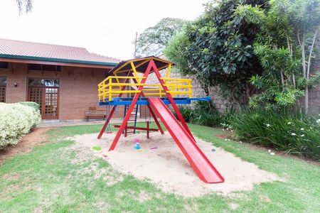 Casa de condomínio à venda com 400m², 4 quartos e 2 vagas Casa de condomínio à venda com 400m², 4 quartos e 2 vagasÁrea Comum - Playground