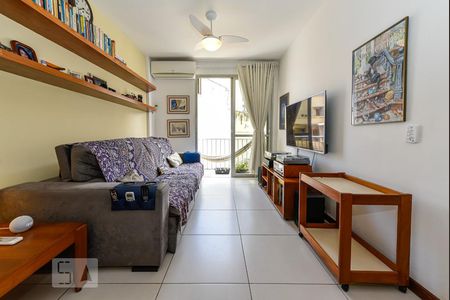 Apartamento à venda com 79m², 2 quartos e 1 vagaSala