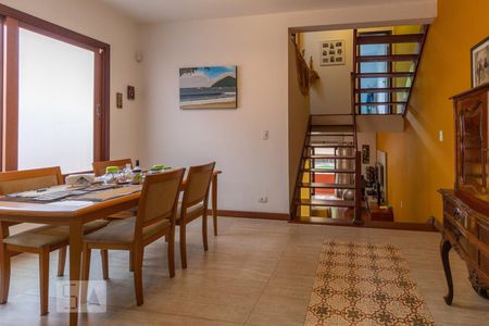 Casa à venda com 160m², 3 quartos e 2 vagasCozinha