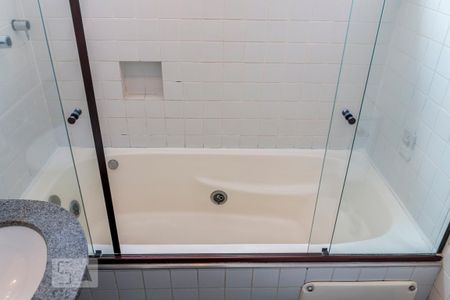 Apartamento para alugar com 135m², 3 quartos e 2 vagas Apartamento para alugar com 135m², 3 quartos e 2 vagasBanheiro