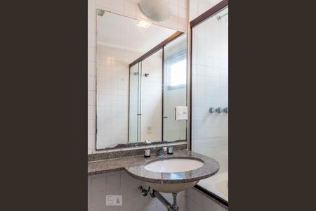Apartamento para alugar com 135m², 3 quartos e 2 vagas Apartamento para alugar com 135m², 3 quartos e 2 vagasBanheiro