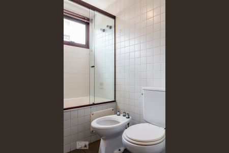 Apartamento para alugar com 135m², 3 quartos e 2 vagas Apartamento para alugar com 135m², 3 quartos e 2 vagasBanheiro