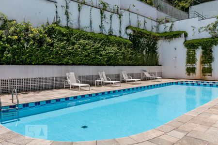 Apartamento para alugar com 135m², 3 quartos e 2 vagas Apartamento para alugar com 135m², 3 quartos e 2 vagasÁrea comum - Piscina