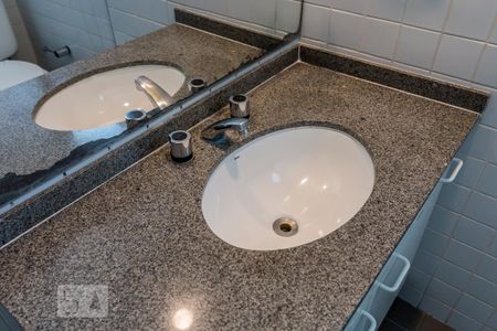 Apartamento para alugar com 135m², 3 quartos e 2 vagas Apartamento para alugar com 135m², 3 quartos e 2 vagasBanheiro da Suíte 1