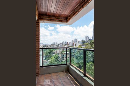 Apartamento para alugar com 135m², 3 quartos e 2 vagas Apartamento para alugar com 135m², 3 quartos e 2 vagasVaranda