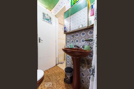 Casa à venda com 120m², 5 quartos e 2 vagasBanheiro (casa 1)