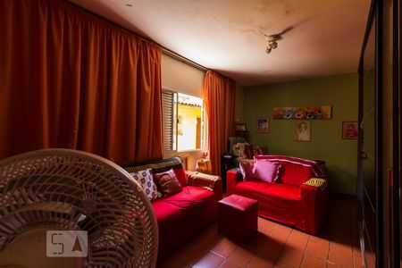 Casa à venda com 120m², 5 quartos e 2 vagasQuarto (casa 1)