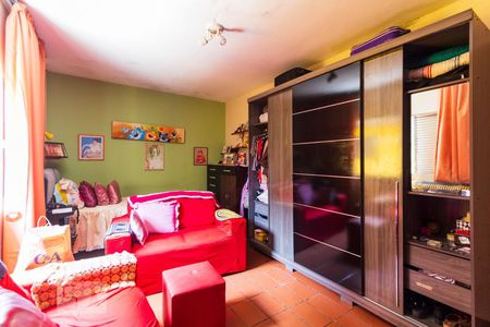 Casa à venda com 120m², 5 quartos e 2 vagasQuarto (casa 1)