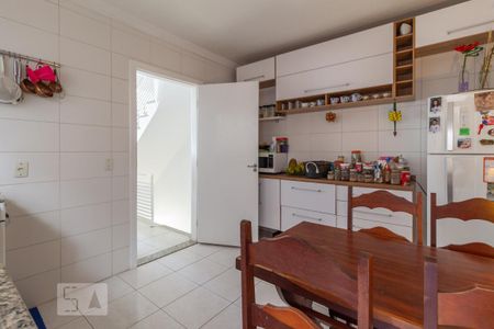 Casa para alugar com 120m², 3 quartos e 2 vagasCozinha