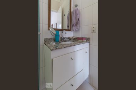 Banheiro 2 de casa para alugar com 3 quartos, 120m² em Jardim das Vertentes, São Paulo