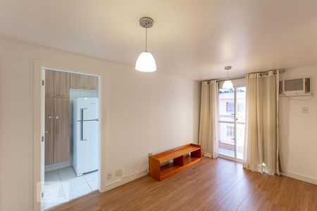 Sala de apartamento à venda com 2 quartos, 56m² em Maceió, Niterói
