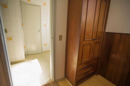Apartamento para alugar com 52m², 1 quarto e 1 vaga Apartamento para alugar com 52m², 1 quarto e 1 vagaQuarto de Serviço - Armário