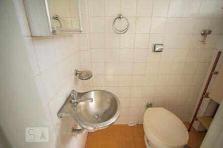 Apartamento para alugar com 52m², 1 quarto e 1 vaga Apartamento para alugar com 52m², 1 quarto e 1 vagaDetalhe do banheiro de Serviço