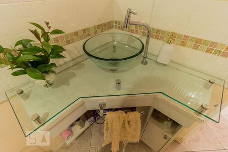 Casa à venda com 240m², 4 quartos e 3 vagas Casa à venda com 240m², 4 quartos e 3 vagasDetalhe banheiro