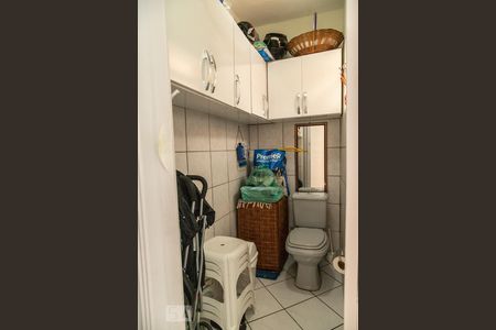 Casa à venda com 180m², 4 quartos e 4 vagasCasa 2 - Lavabo de serviço