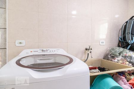 Casa à venda com 180m², 4 quartos e 4 vagasCasa 1 - Área de serviço