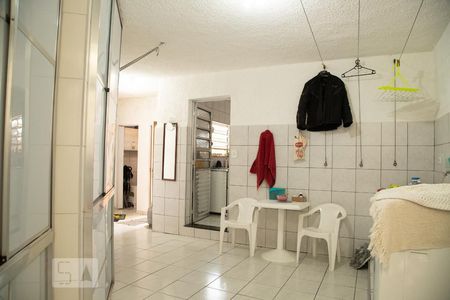 Casa à venda com 180m², 4 quartos e 4 vagasCasa 2 - Área de serviço