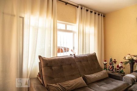 Casa à venda com 180m², 4 quartos e 4 vagasCasa 2 - Sala