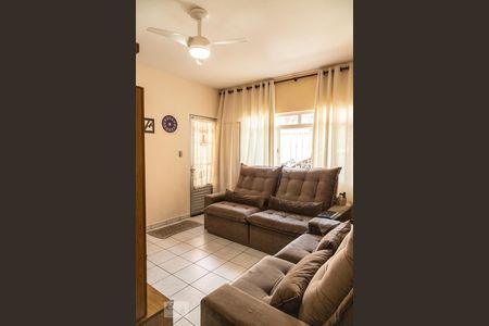 Casa à venda com 180m², 4 quartos e 4 vagasCasa 2 - Sala