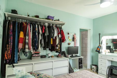 Casa à venda com 180m², 4 quartos e 4 vagasCasa 1 - Quarto 2