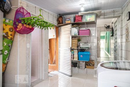 Casa à venda com 180m², 4 quartos e 4 vagasCasa 1 - Área de serviço