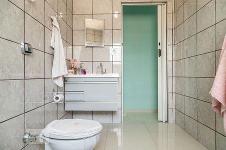 Casa à venda com 180m², 4 quartos e 4 vagasCasa 1 - Banheiro