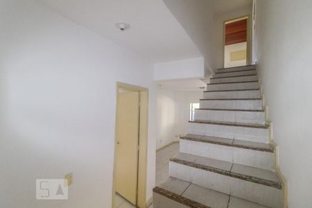 Escada para o Segundo Andar de casa de condomínio para alugar com 3 quartos, 100m² em Anil, Rio de Janeiro