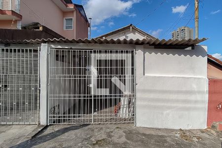 Casa para alugar com 42m², 1 quarto e 1 vaga Casa para alugar com 42m², 1 quarto e 1 vagaFachada