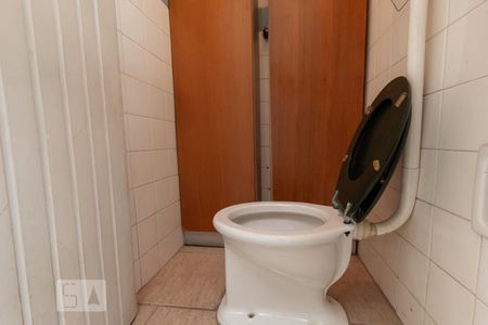 Casa à venda com 140m², 3 quartos e 2 vagas Casa à venda com 140m², 3 quartos e 2 vagasBanheiro de Serviço