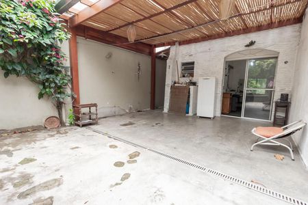 Casa à venda com 140m², 3 quartos e 2 vagas Casa à venda com 140m², 3 quartos e 2 vagasQuintal