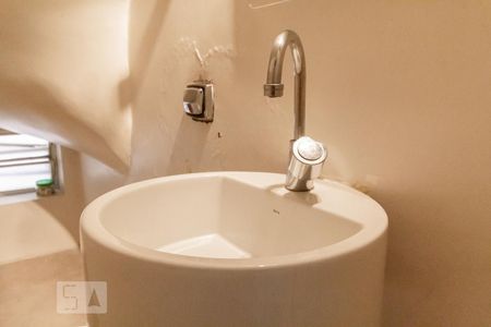 Casa à venda com 140m², 3 quartos e 2 vagas Casa à venda com 140m², 3 quartos e 2 vagasLavabo